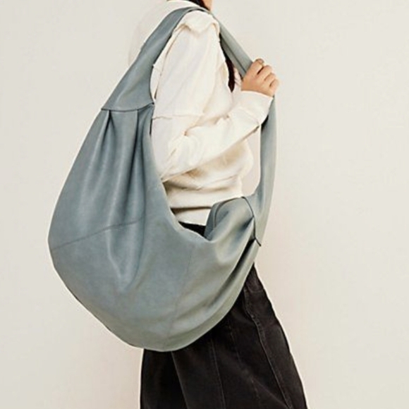Free People Handbags - NWT Free People Slouchy Carryall